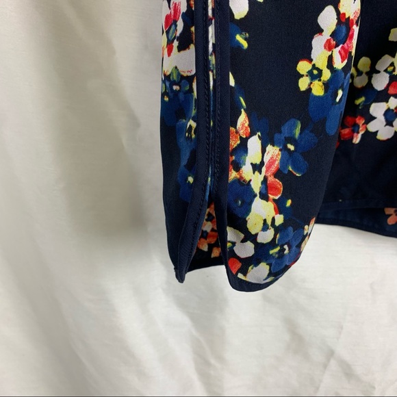 Tommy Hilfiger Floral Collared Keyhole Sleeveless Blouse - Picture 4 of 8